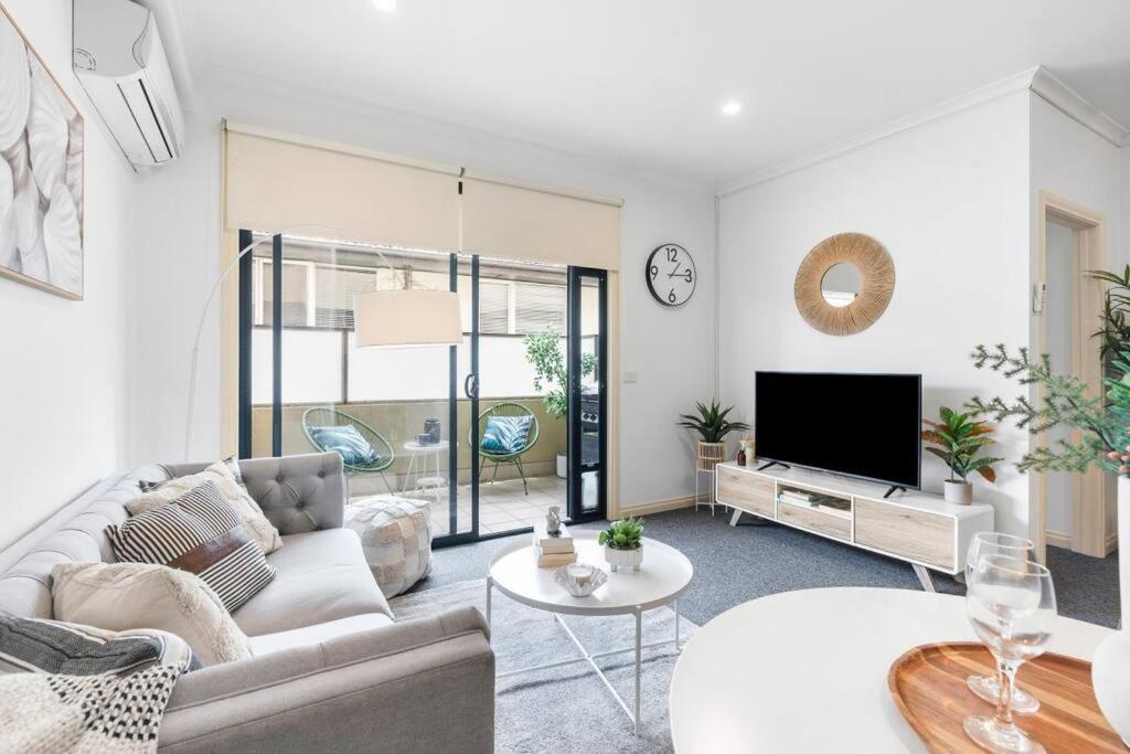 Cozy 1 Bedder In St Kilda With Balcony Apartment Melbourne Bagian luar foto