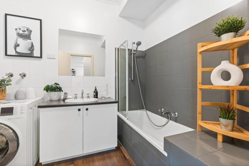 Cozy 1 Bedder In St Kilda With Balcony Apartment Melbourne Bagian luar foto